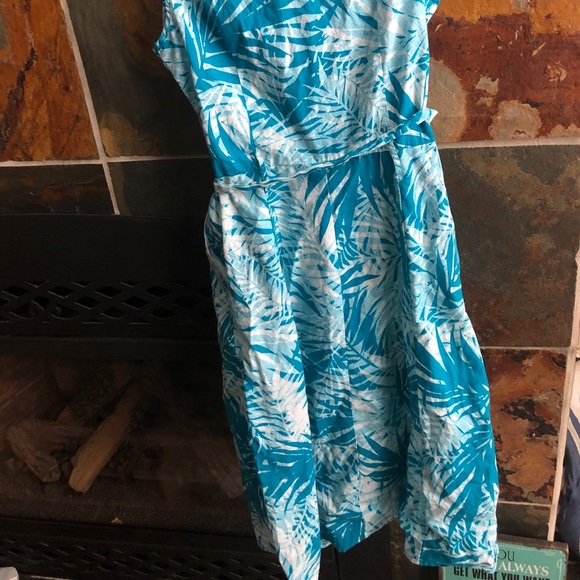 Sz s mme gabrielle palm print halter button down - Picture 6 of 6